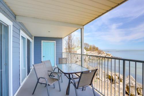 Cozy Lakefront Middle Bass Retreat with Balcony