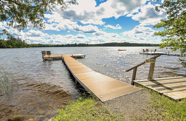 Cozy Lakefront Retreat Sleeps 4, Fully Updated