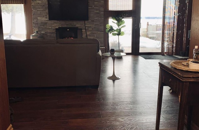Cozy Lakehouse