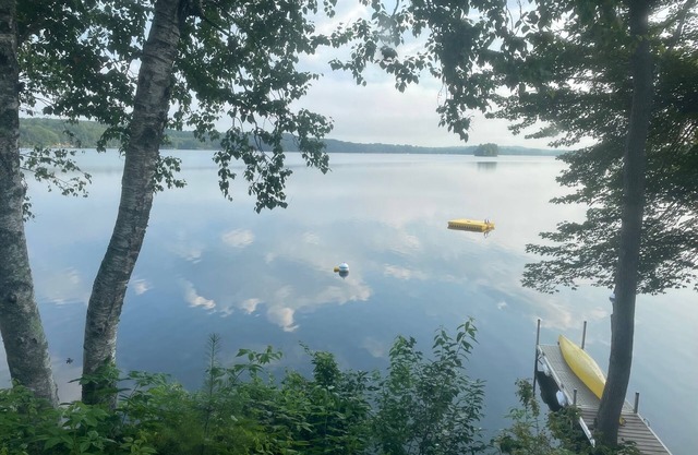 Cozy lakeshore cottage, sunset, sunrise views mid Maine near coast, wifi