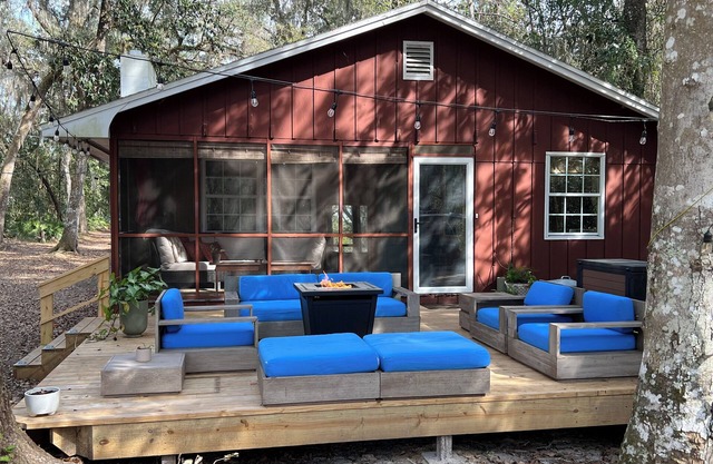 Cozy Lakeside Cabin in Melrose