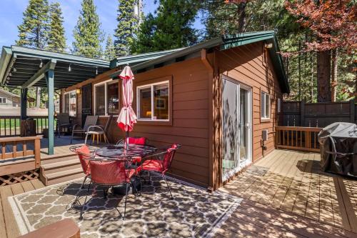 Cozy Lakeside Cabin-Lake Almanor-BoatRamp-Pets-Fun