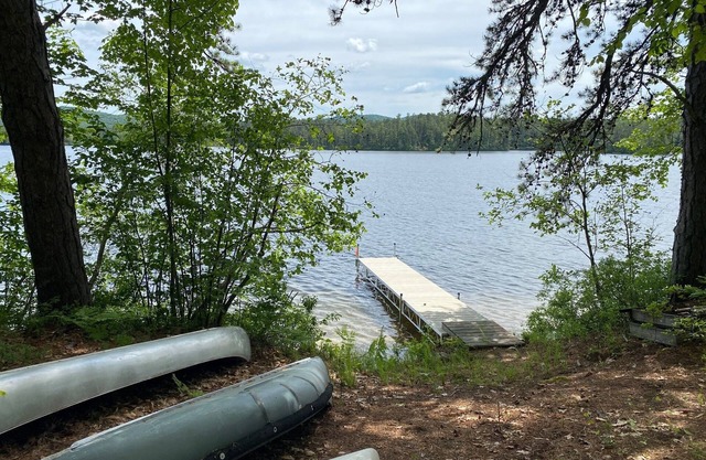 Cozy lakeside cabin with private dock, canoe and central AC