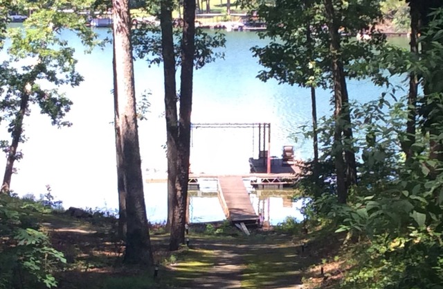 Cozy Lakeside home w beautiful view