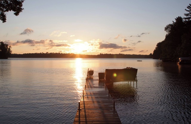 Cozy Lakeside Log Cabin with fireplace / Central AC on Manitowish Waters Chain.