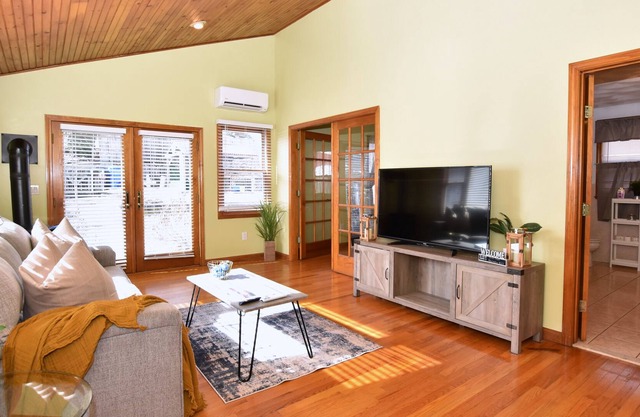 Cozy Large 3BED/3BATH HOUSE, 9 mins to Providence