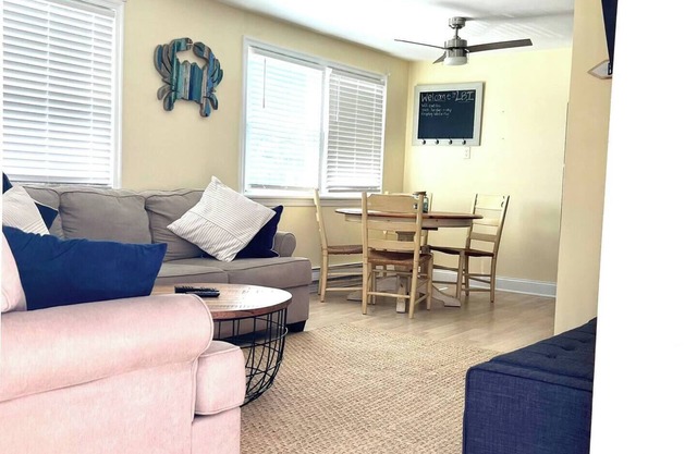 Cozy LBI 1-bedroom apartment in charming Ship Bottom only 8 houses to the beach!