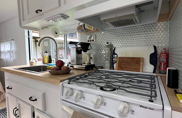 Cozy Lil’ Camper in Pleasant Valley