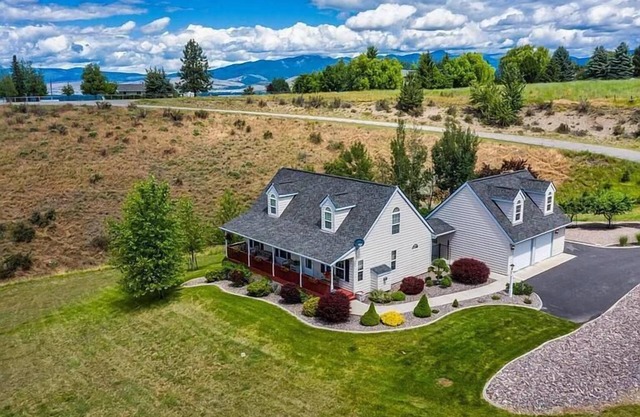 Cozy Linda Vista home with great valley views