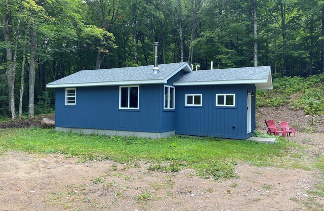 Cozy little cabin in the woods. 2 minutes away from Brule Lake boat landing!