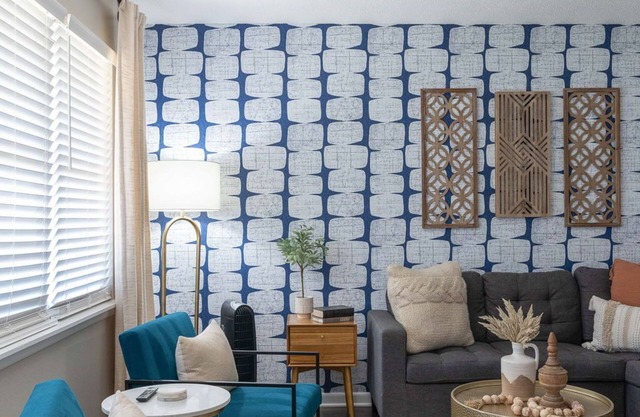 Cozy little house in the heart of Madison city nestled in a cul-de-sac with a private backyard