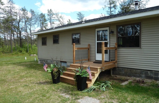 Completely remodeled 3-bedroom home with WiFi and AC in awesome Irons