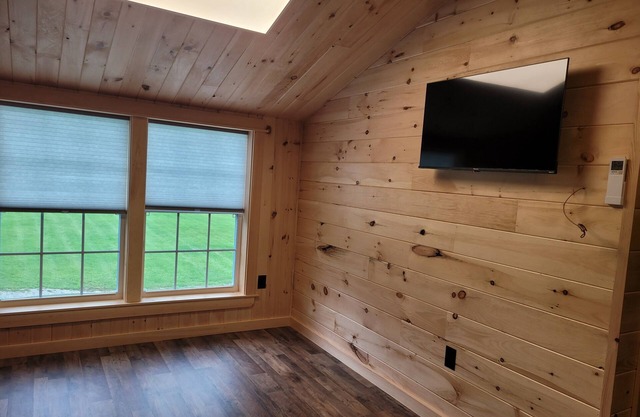 Cozy lodge room #2