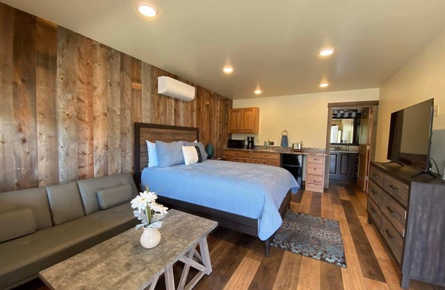 Cozy lodge with 1 bedroom and WiFi, AC in pleasant Gardiner