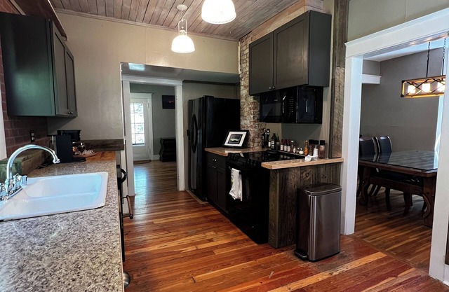 Cozy lodging with ample parking
