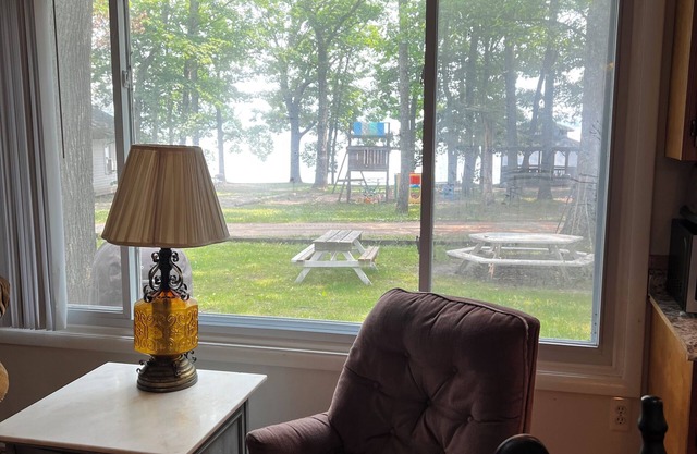 Cozy Loft Cottage on Hubbard Lake