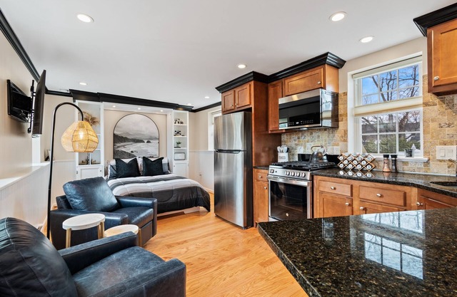 Cozy Loft for 2- Steps from Village of Pittsford