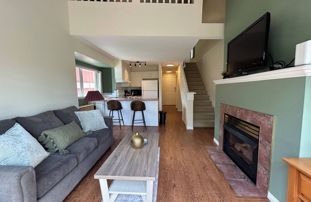 Cozy Loft on Golf Course - 313