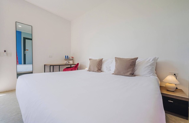 Cozy Loft w/ Private Pool Near Eagle Beach Attractions