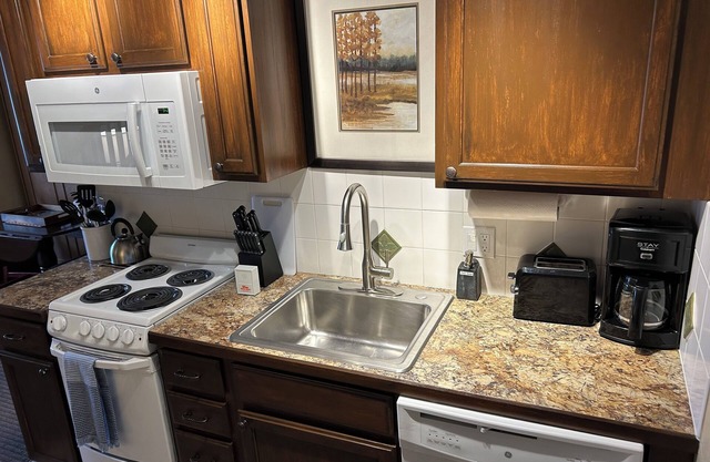 Cozy Lofted Studio in Sun Valley Elkhorn Villages – Ski, Hike & Relax!