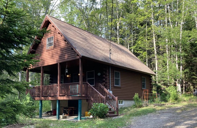 Cozy log cabin - walking distance to Morse Mountain & 3 miles from Popham Beach!