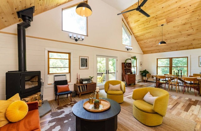 Cozy Log Cabin | Firepit Stream O&W Rail Trail