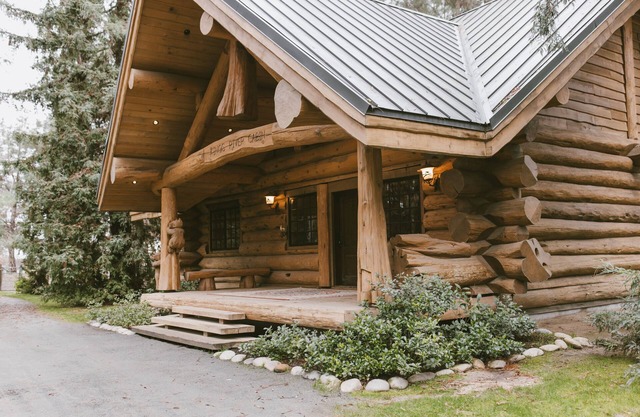 Cozy Log Cabin in Kingsburg