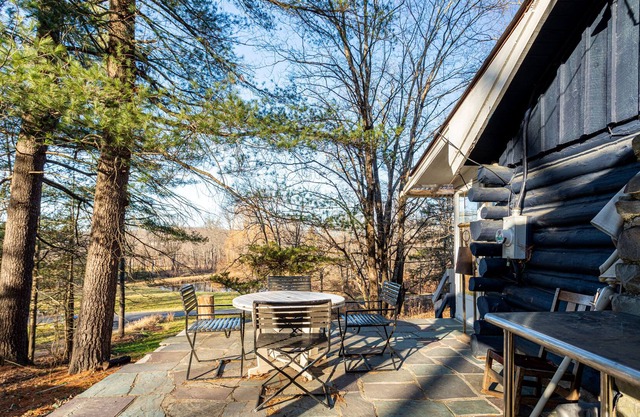 Cozy Log Cabin in Hudson Valley