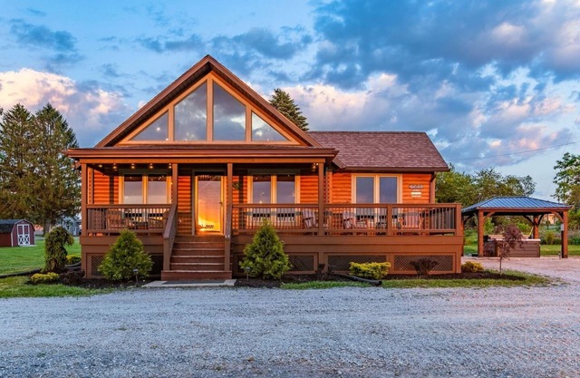 Cozy Log Cabin w/ HOT TUB under gazebo, fire pit, game room, and mountain views!