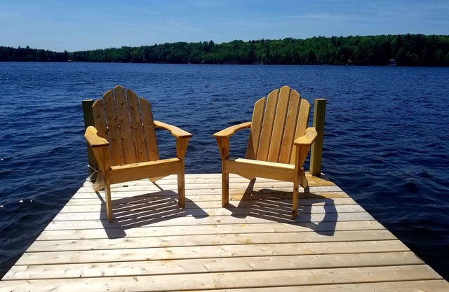 Cozy Log Lodge w/firepit on Bottle Lake,super close to ATV roads, fishing,hiking