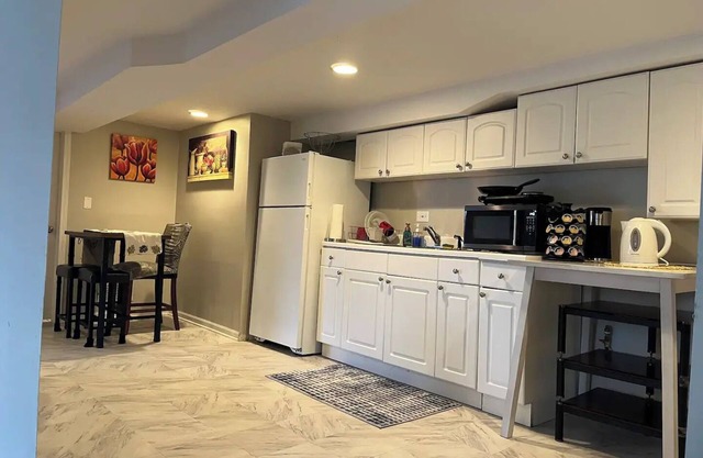 Cozy lower level apartment