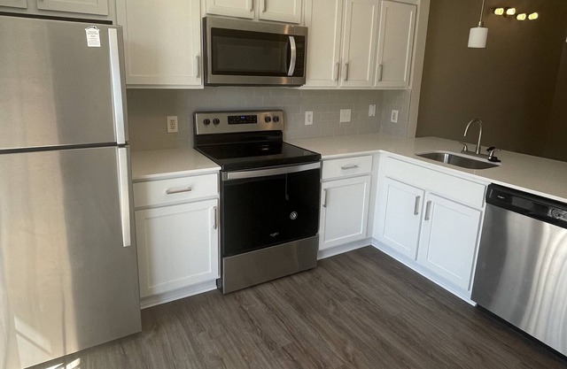 Cozy Luxury 2 BR With Free Parking