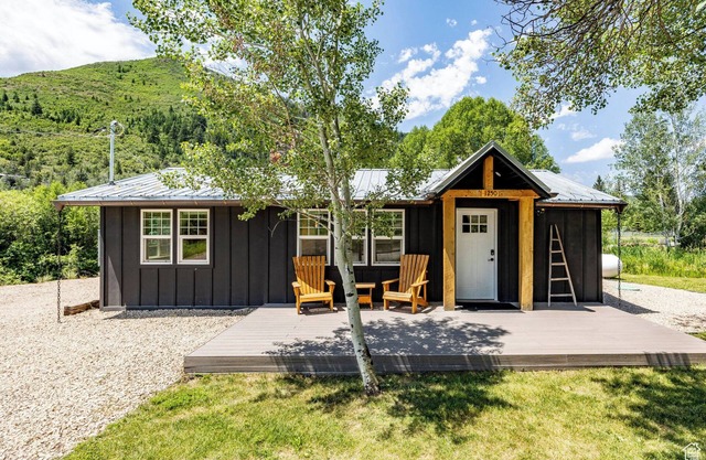 Cozy Luxury River Front Home in Kamas with Hot Tub