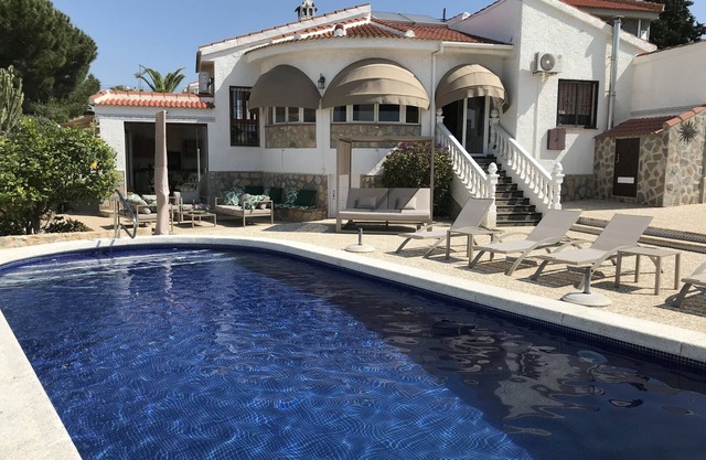 Gemütliche Luxusvilla mit privatem Pool und viel entspannenden Orten zu relax