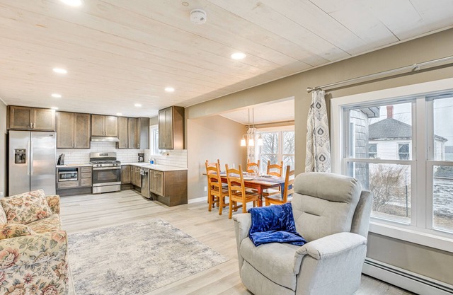 Cozy Maine Getaway: Covered Deck, Walk to Beach!