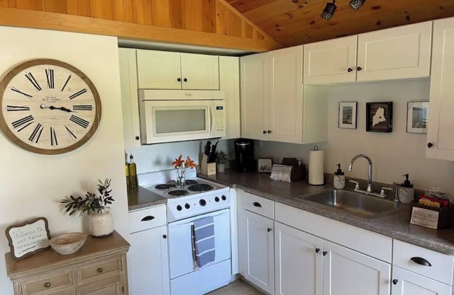 Cozy MaineStay Cottage #1 Hampden/Bangor