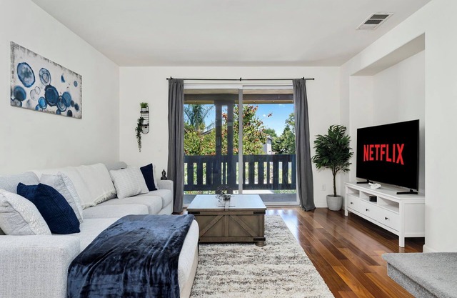 Cozy Master Suite Room with Workspace in San Jose near Airport and Hospitals