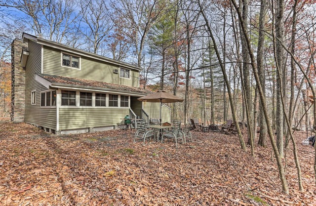 Cozy Masthope Mountain Home w/Sauna! Walk to lake!
