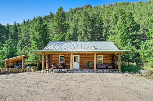 Cozy Melrose Cabin with Fire Pit Walk to River!