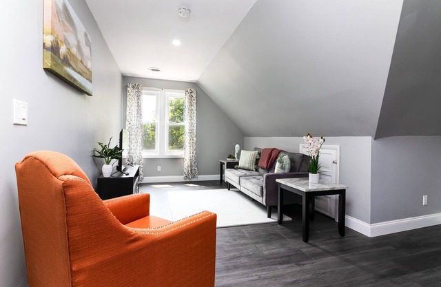 Cozy Micro apartment Sleeps 4, Minutes from Falls