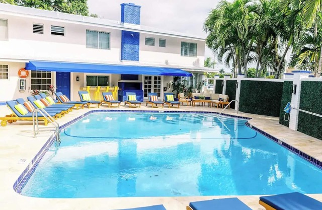 Cozy Micro-Studio w/ Kitchenette, Pool, & Parking