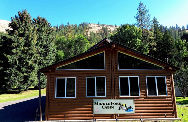 Cozy Middle Fork Cabin. Across from Clearwater River