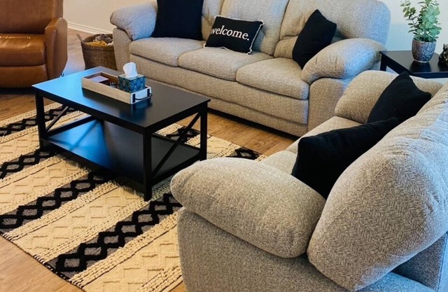 Cozy Milwaukee Cottage, fire pit vibes, pet friendly