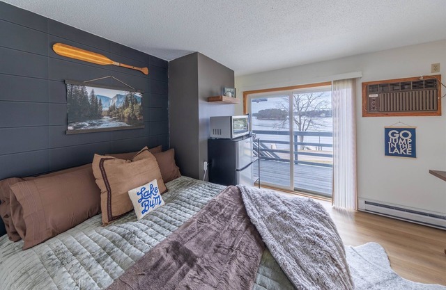 Cozy Minocqua Studio | Lake Access · Walk to Town