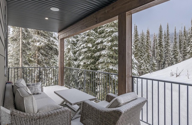 Cozy modern duplex with hot tub, BBQ, garage and media room w/ foosball