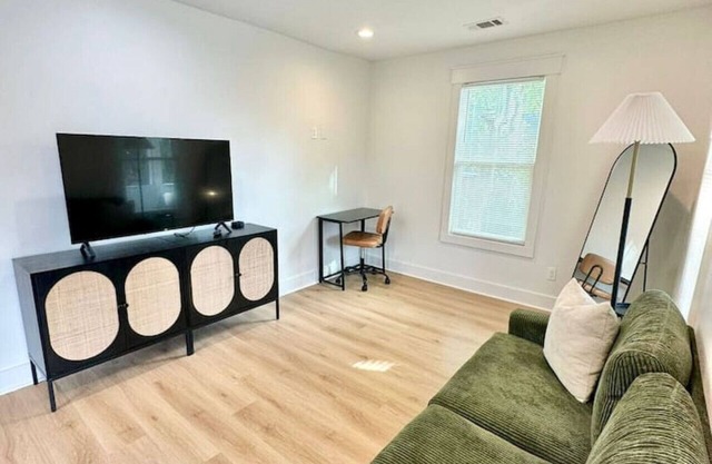 Cozy & Modern 2BR Stay Near Savannah’s Best