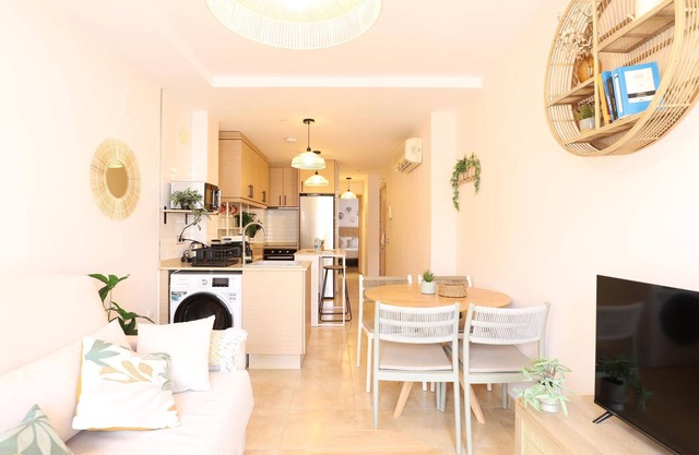 Charmante Maison Moderne à 350m de la Plage avec Climatisation et Balcon