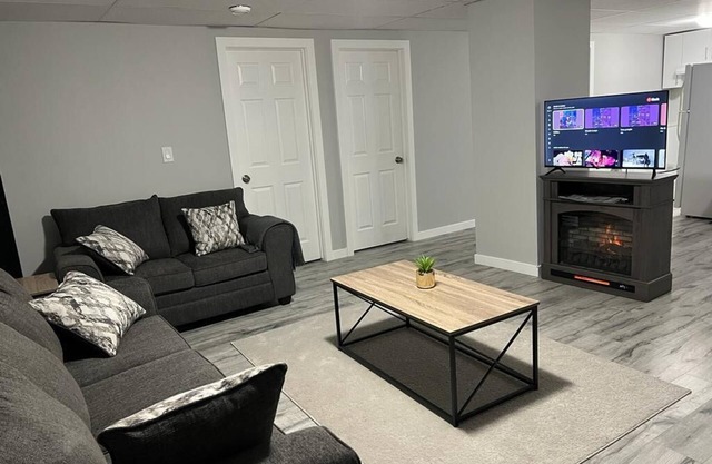 Cozy Modern and Lavish 1 Bedroom Basement Suite