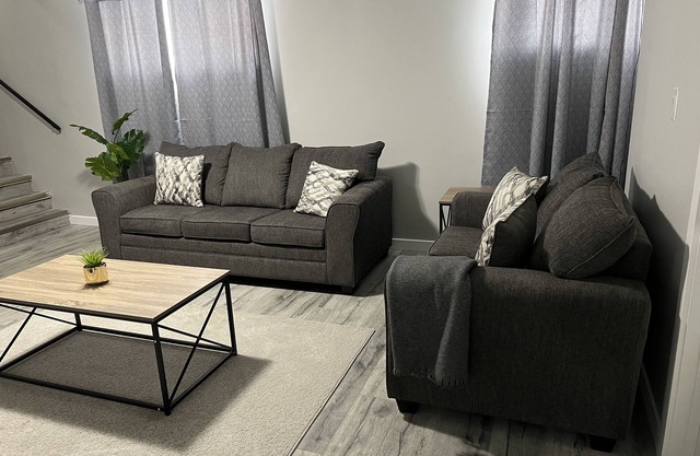 Cozy Modern and Lavish 3 Bedroom Basement Suite