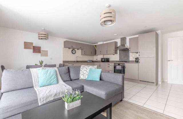 2 BED & 2 BATH COSY APARTMENT SLOUGH- FREE PARKING